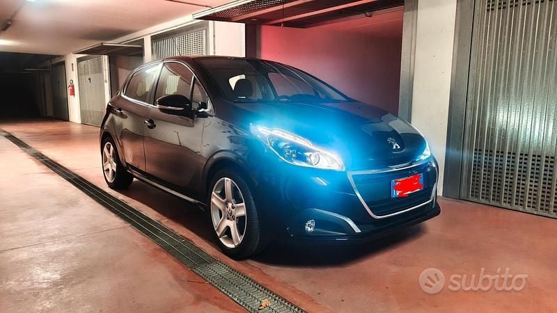 Nero Usata 2017 Peugeot 208 Active Due volumi | 6500 € (Super prezzo) - Immagine 1/4
