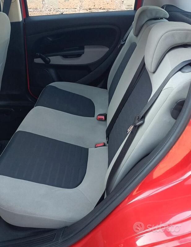 Usata Fiat Grande Punto Active 75 CV (55 kW) 2007 Rosso Utilitaria