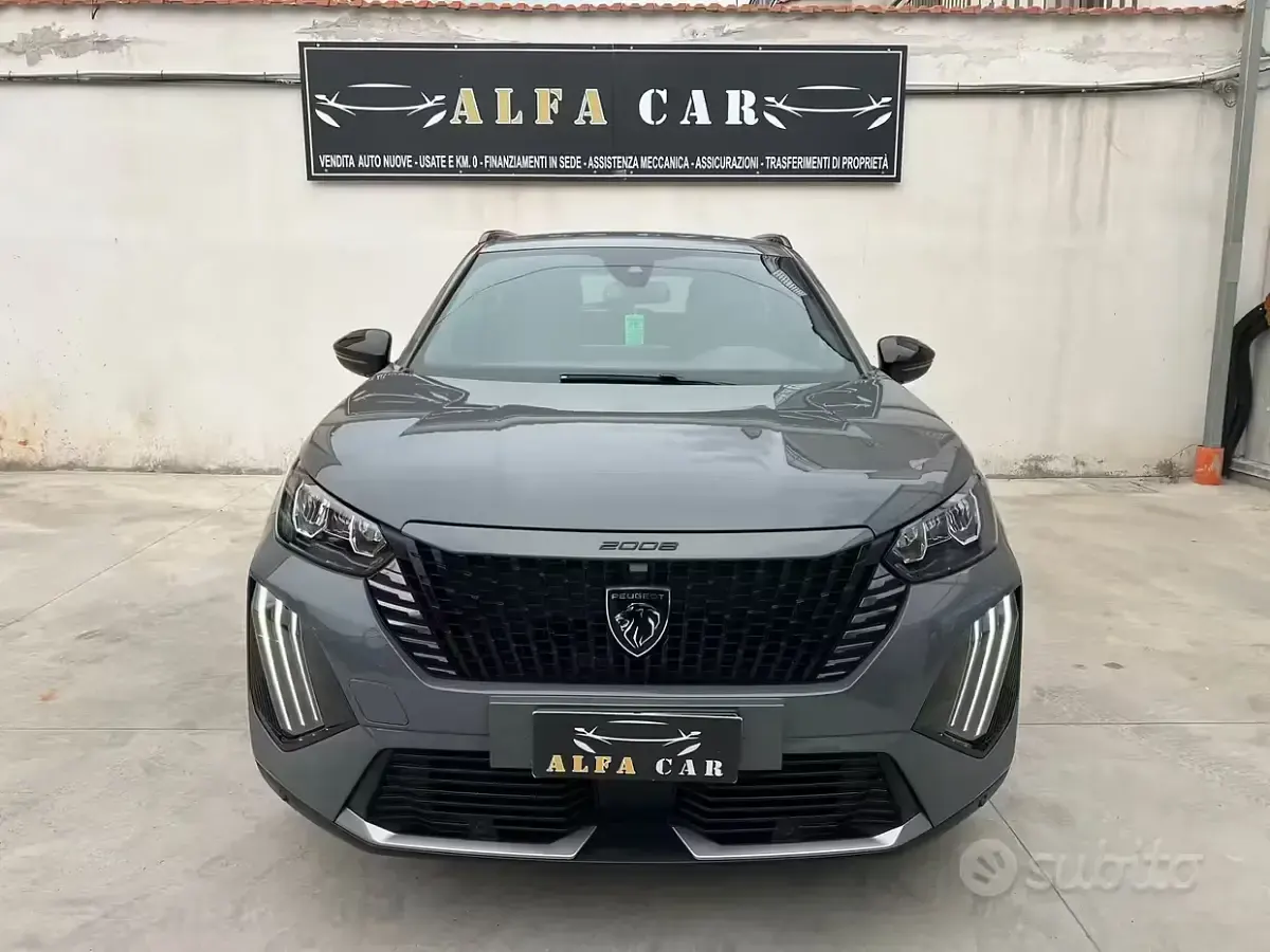 Usata Peugeot 2008 Allure 131 CV (96 kW) 2024 Grigio SUV