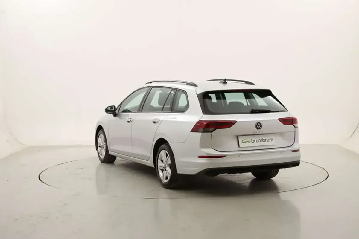 Usata VW Golf VIII Life 116 CV (85 kW) 2021 Argento Station wagon