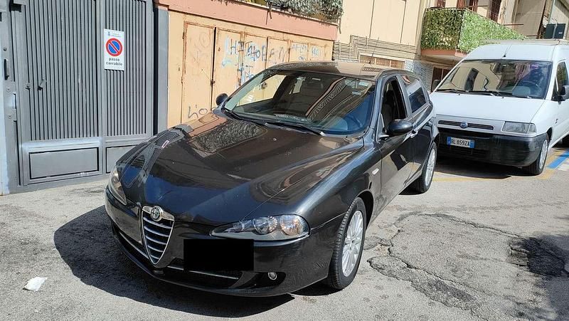Usata Alfa Romeo 147 Distinctive 150 CV (110 kW) 2006 Nero Utilitaria