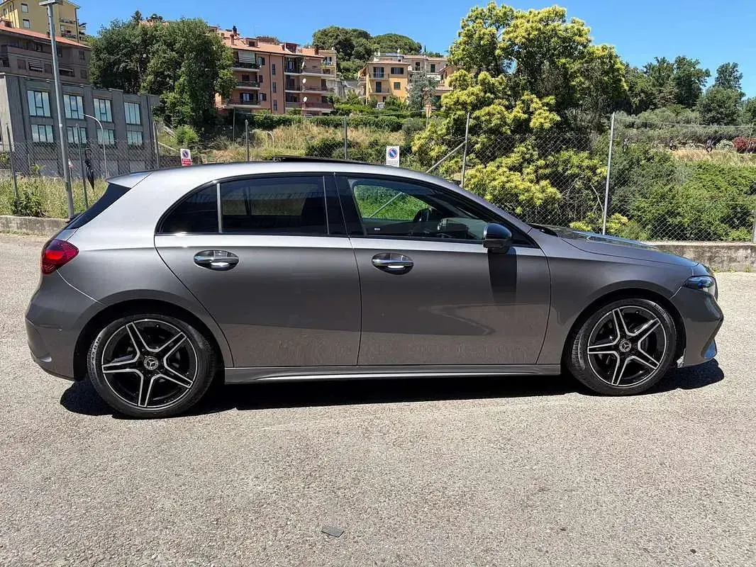 Usata Mercedes A180 Advanced Plus 116 CV (85 kW) 2025 Grigio Berlina
