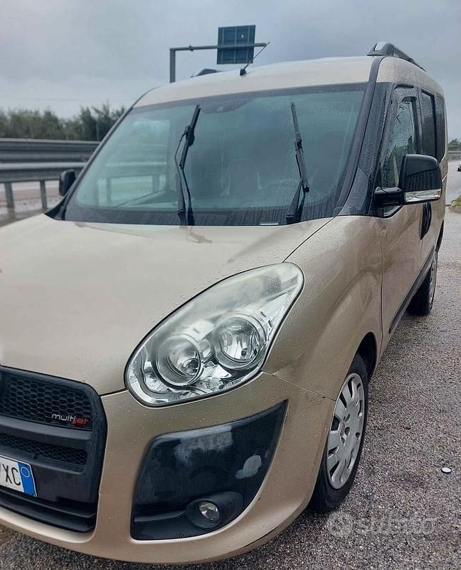 Usata Fiat Doblò Emotion 104 CV (76 kW) 2012 Marrone Monovolume