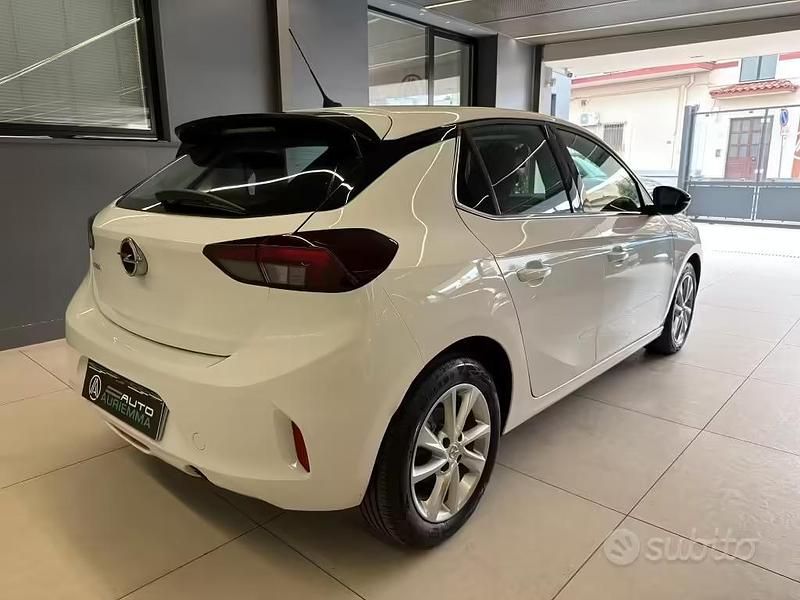 Usata Opel Corsa Elegance 102 CV (75 kW) 2022 Bianco Utilitaria