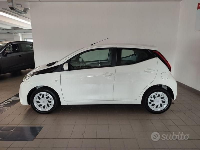 Usata Toyota Aygo Connect Style 72 CV (52 kW) 2020 Bianco Utilitaria