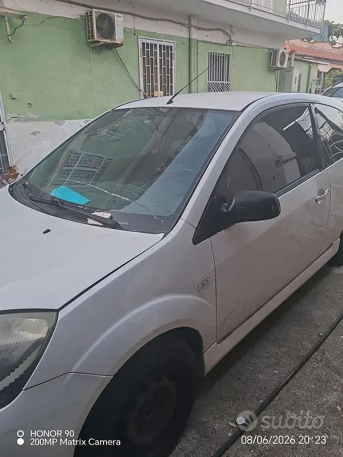 Usata Ford Fiesta ST 68 CV (50 kW) 2004 Bianco Utilitaria