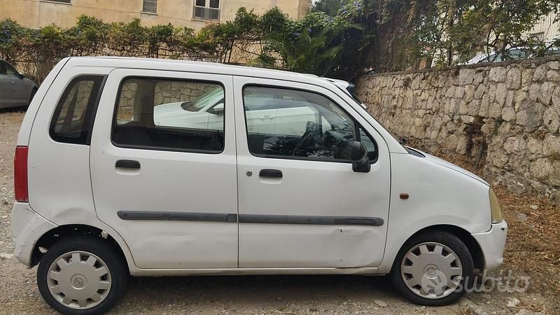 Usata Opel Agila 58 CV (42 kW) 2005 Bianco Utilitaria