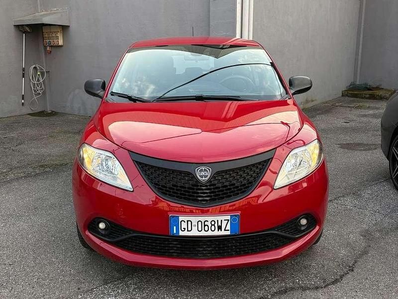 Usata Lancia Ypsilon Gold 69 CV (50 kW) 2021 Rosso Utilitaria