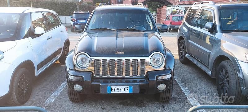 Usata Jeep Cherokee 2001 Nero SUV