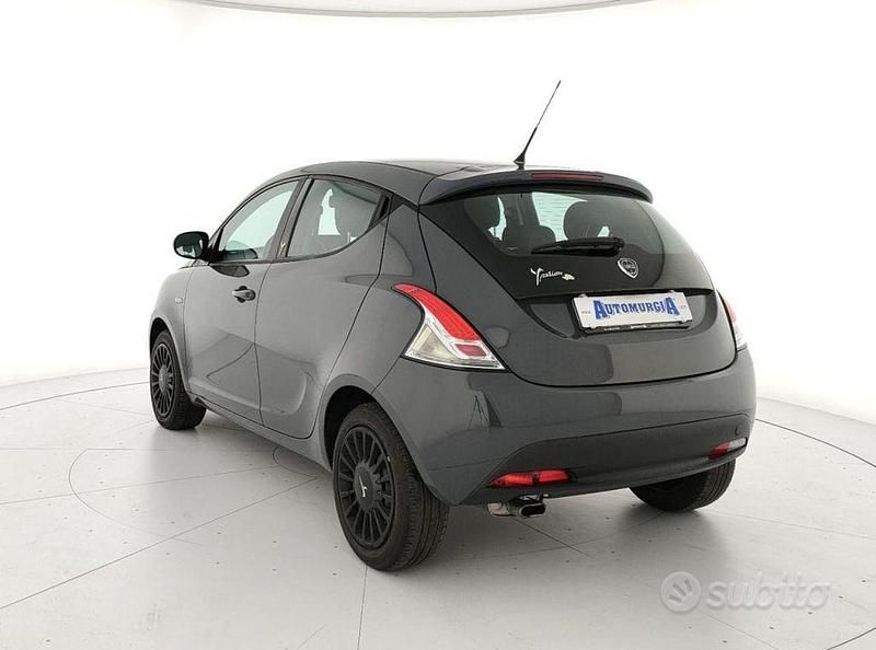 Usata Lancia Ypsilon 69 CV (50 kW) 2015 Grigio scuro Utilitaria
