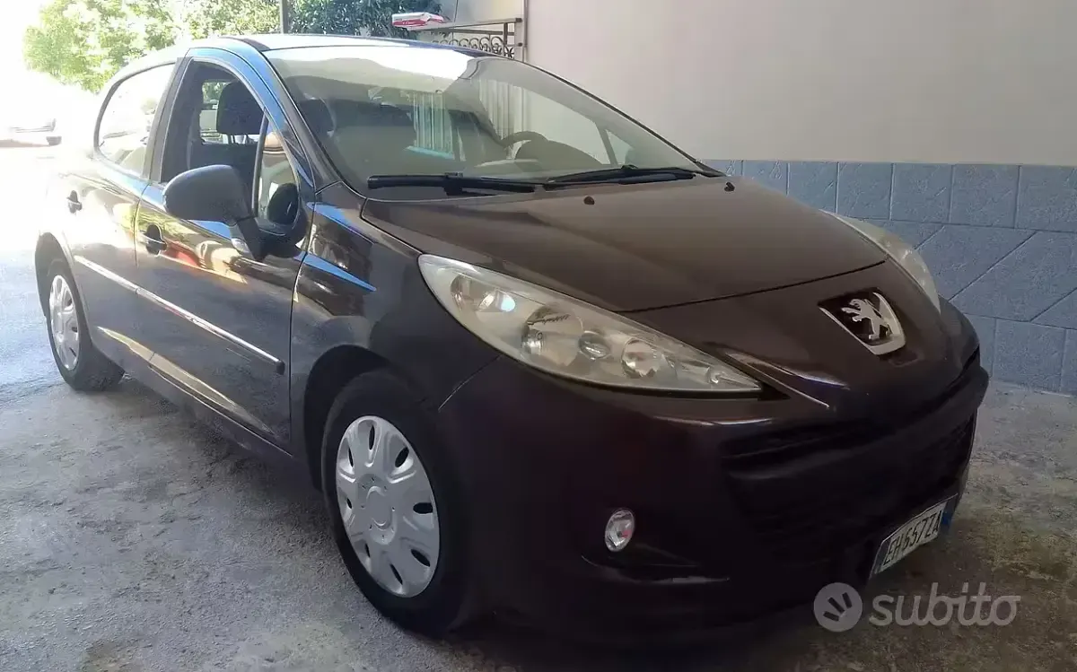 Usata Peugeot 207 68 CV (50 kW) 2011 Marrone Berlina