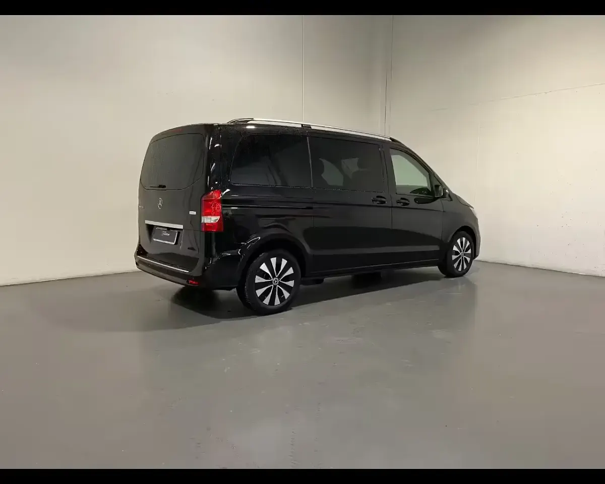 Usata Mercedes 220 Executive 163 CV (119 kW) 2024 Nero Monovolume