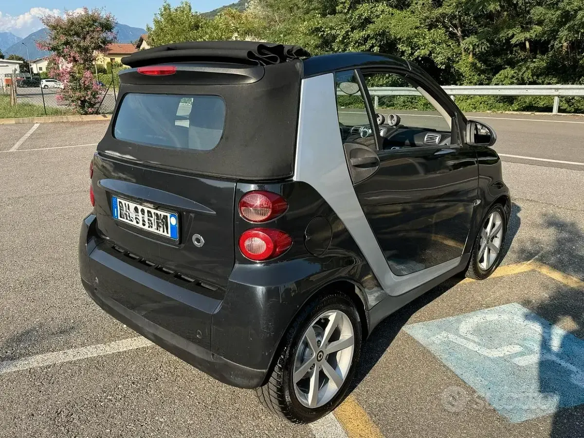 Usata Smart ForTwo Cabrio Pulse 84 CV (61 kW) 2008 Nero Cabrio