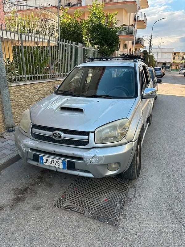 Usata Toyota RAV4 116 CV (85 kW) 2004 Grigio SUV