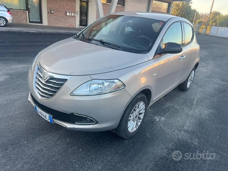Usata Lancia Ypsilon Gold 85 CV (62 kW) 2014 Beige Utilitaria
