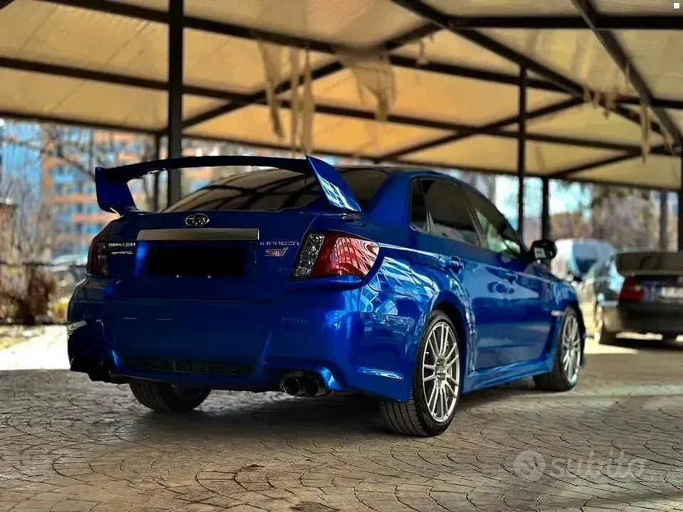 Usata Subaru Impreza 300 CV (220 kW) 2011 Blu Berlina