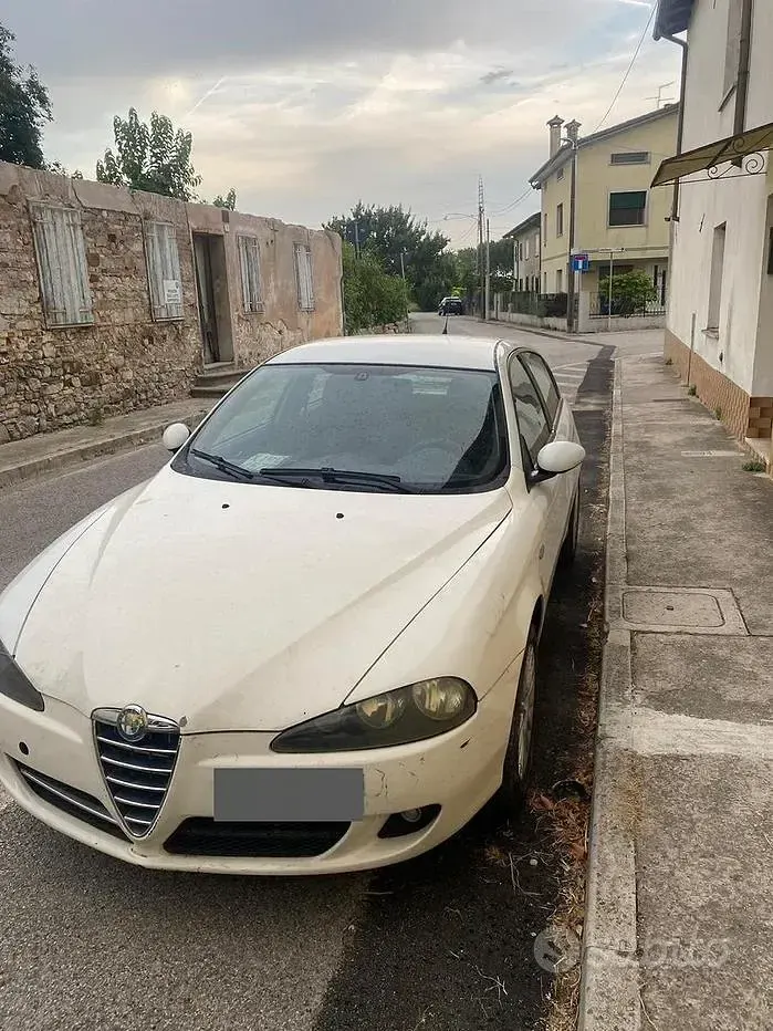 Usata Alfa Romeo 147 120 CV (88 kW) 2008 Bianco Utilitaria
