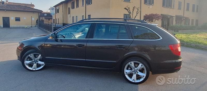 Usata Skoda Superb 140 CV (102 kW) 2012 Station wagon