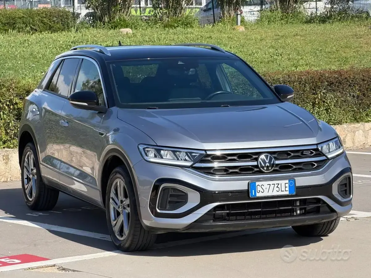 Usata VW T-Roc R-line 150 CV (110 kW) 2024 Grigio SUV