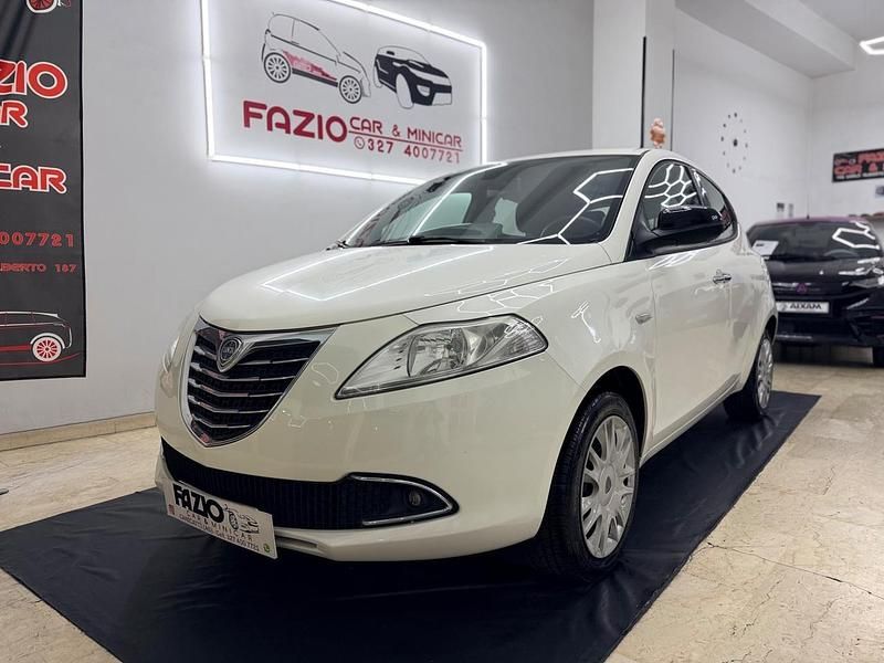 Usata Lancia Ypsilon 95 CV (69 kW) 2013 Bianco Utilitaria