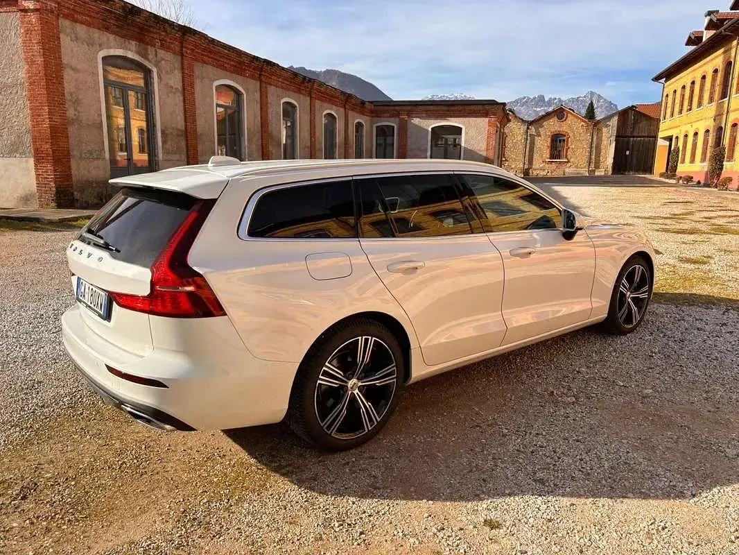 Usata Volvo V60 Inscription 190 CV (139 kW) 2020 Bianco Station wagon