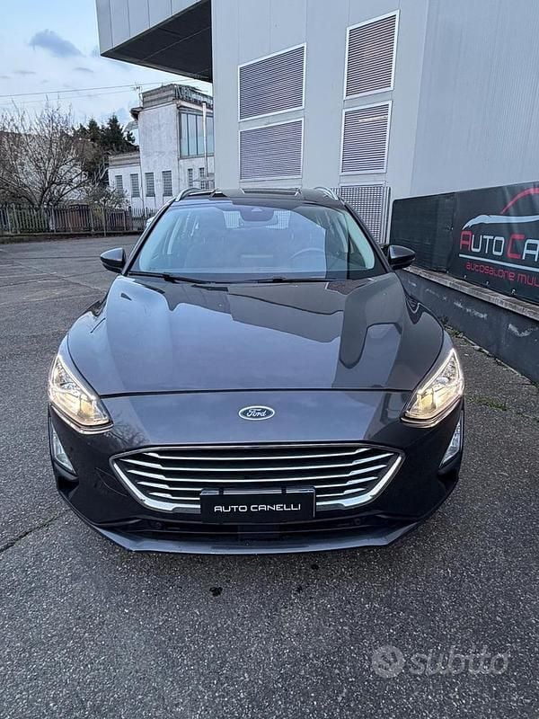 Usado Ford Focus 120 HP (88 kW) 2021 Cinzento Carrinha