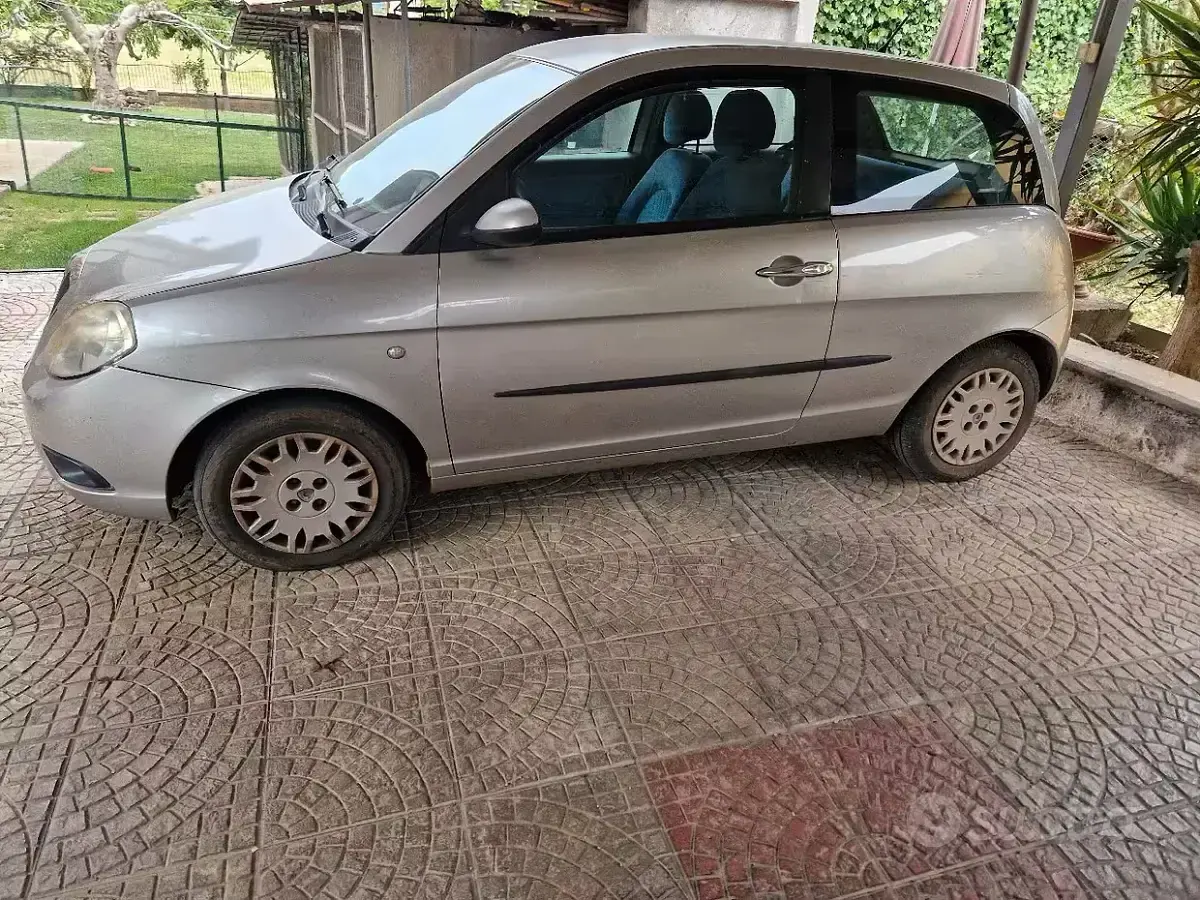 Usata Lancia Ypsilon 69 CV (50 kW) 2004 Grigio Utilitaria