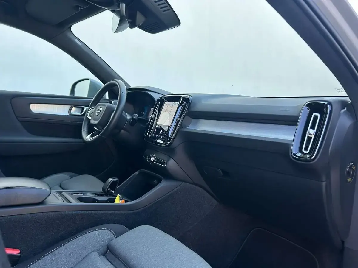 Usata Volvo XC40 Core 163 CV (119 kW) 2023 Vapour grey SUV