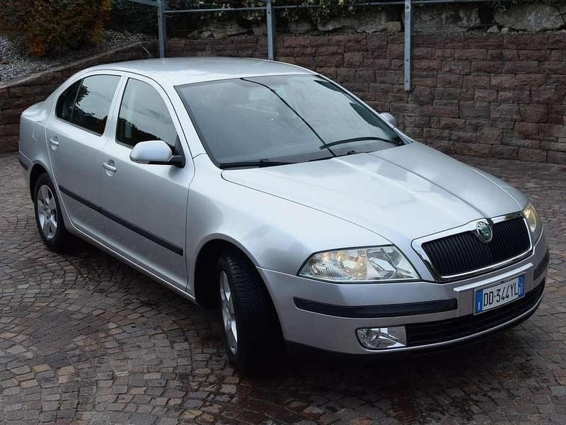 Usata Skoda Octavia Ambiente 105 CV (77 kW) 2007 Argento Berlina