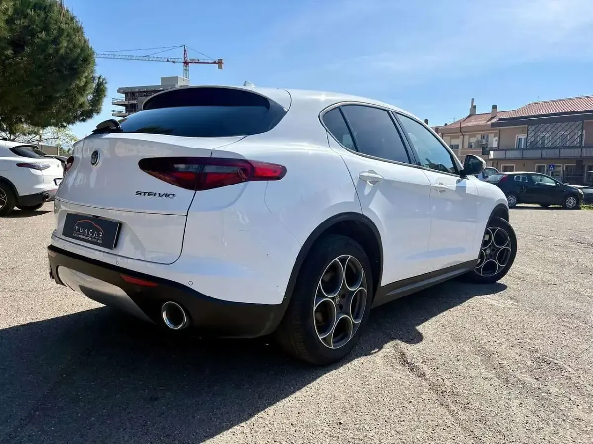 Usata Alfa Romeo Stelvio Executive 209 CV (153 kW) 2018 Bianco SUV
