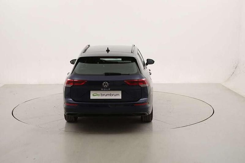 Usata VW Golf VIII Life 116 CV (85 kW) 2022 Blu Station wagon