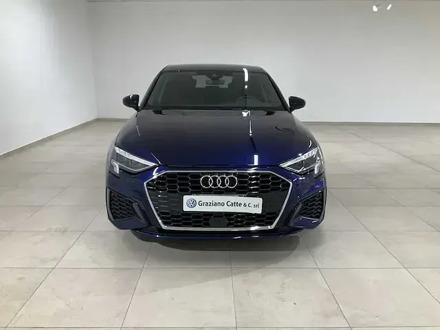Usata Audi A3 Comfort 150 CV (110 kW) 2024 Blu navarra metallizzato Berlina