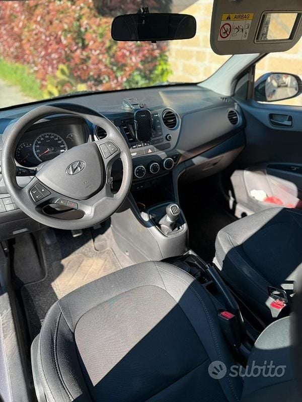 Usata Hyundai i10 69 CV (50 kW) 2017 Grigio Utilitaria