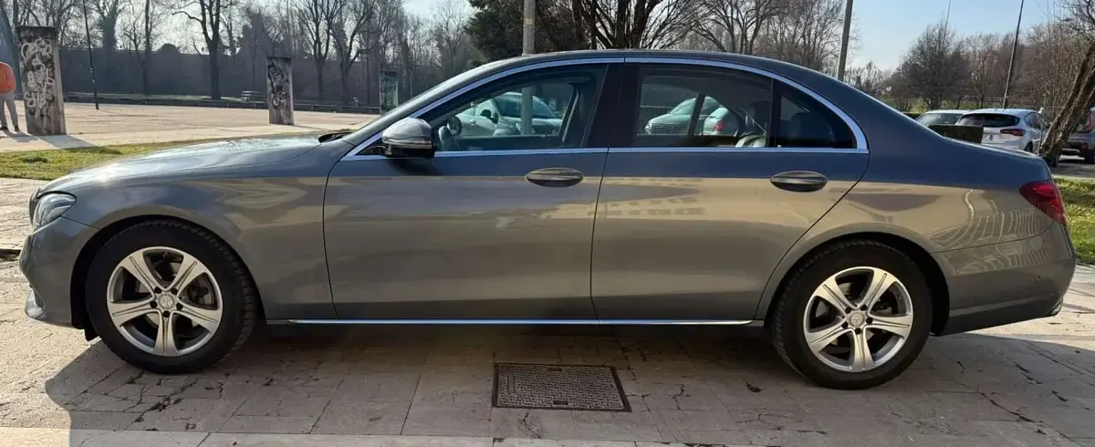 Usata Mercedes E220 Avantgarde 194 CV (142 kW) 2017 Grigio Berlina