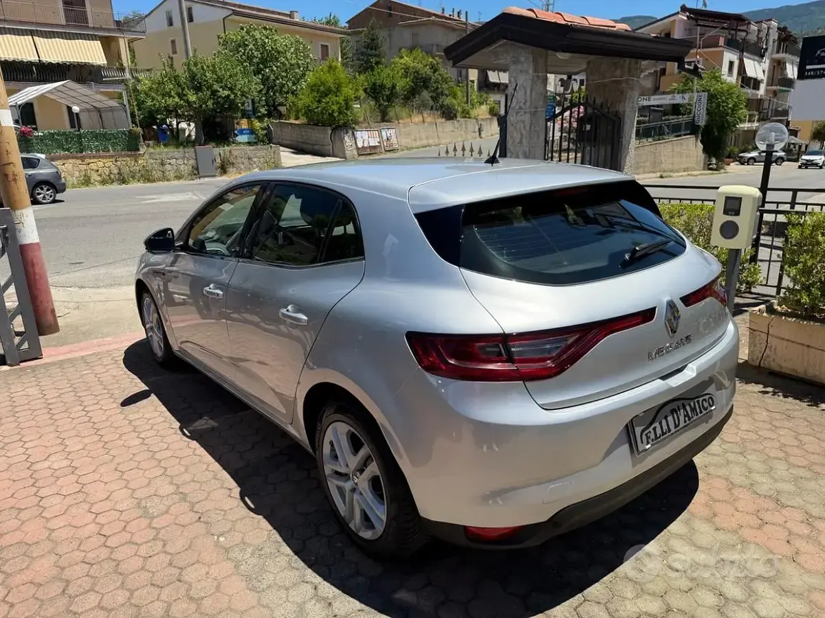 Usata Renault Mégane Business 116 CV (85 kW) 2020 Grigio Berlina