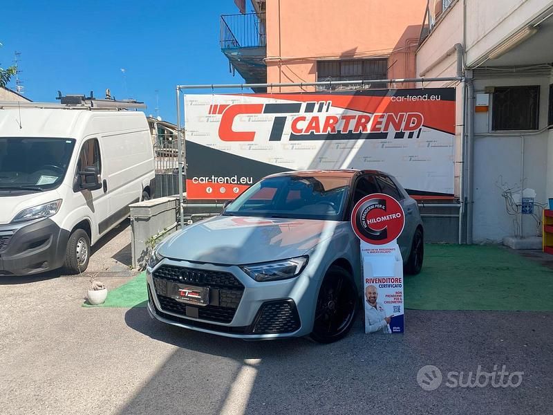 Grigio Usata 2023 Audi A1 Admired Tre volumi | 22.999 € (Buon prezzo) - Immagine 1/4