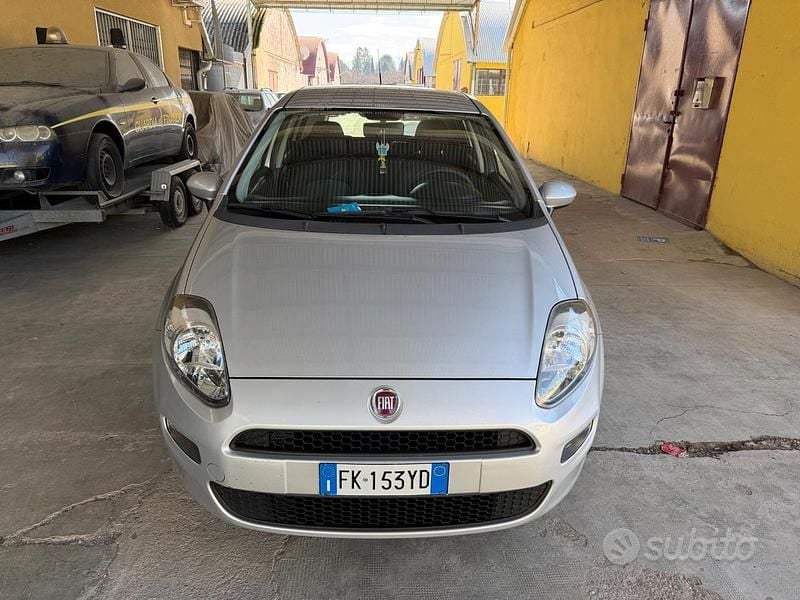 Usata Fiat Punto Street 77 CV (56 kW) 2017 Grigio Utilitaria