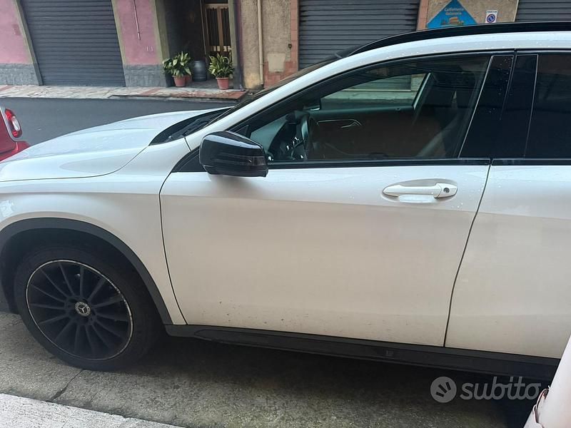 Usata Mercedes GLA200 Premium 136 CV (100 kW) 2019 Bianco SUV