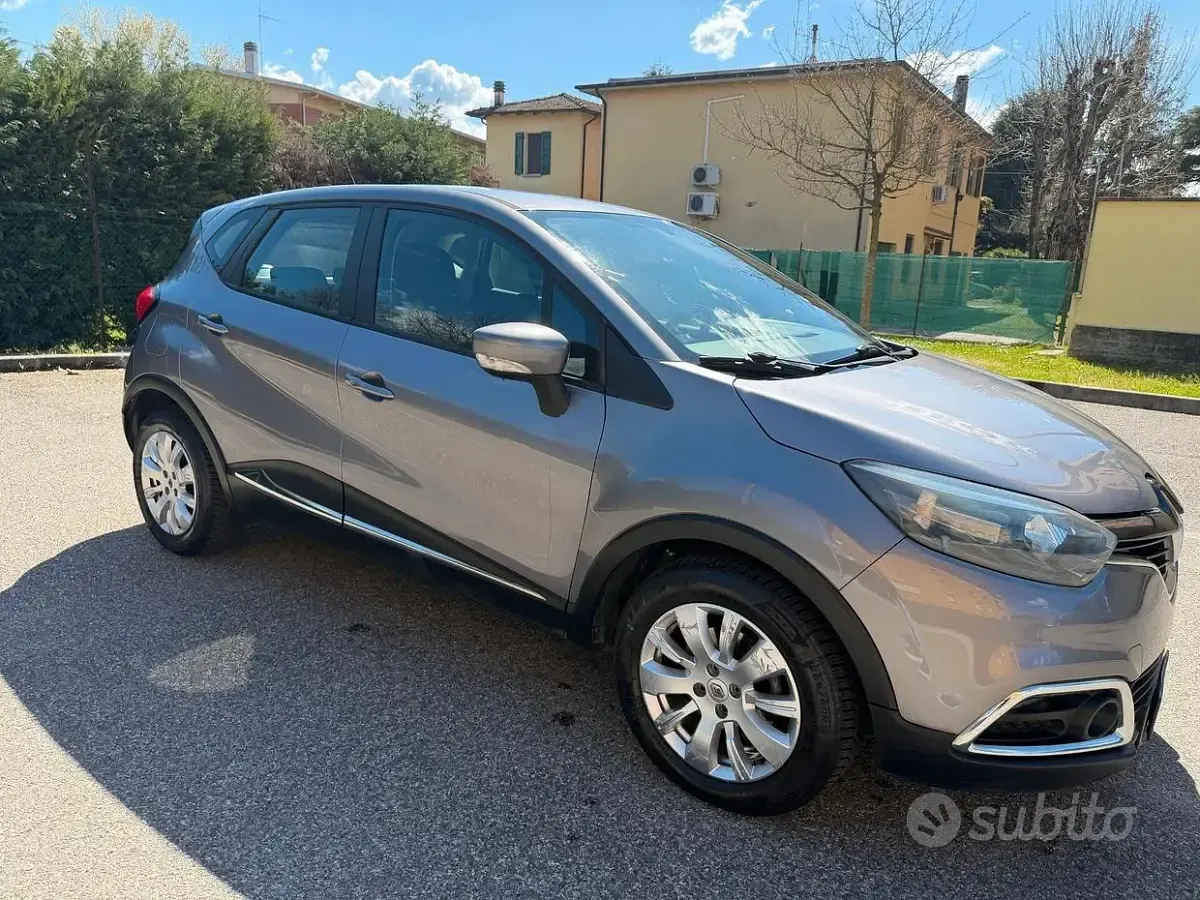 Usata Renault Captur 90 CV (66 kW) 2014 Grigio SUV