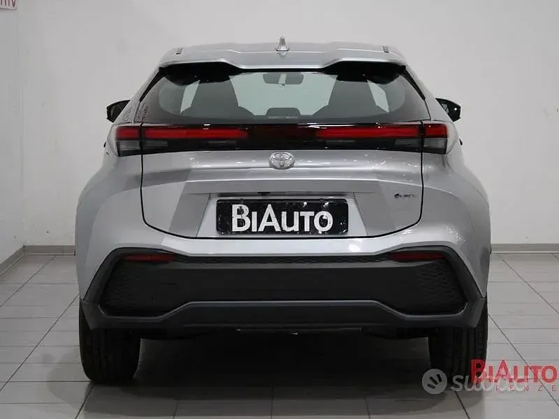 Nuova Toyota C-HR Active 98 CV (72 kW) 2025 Grigio SUV