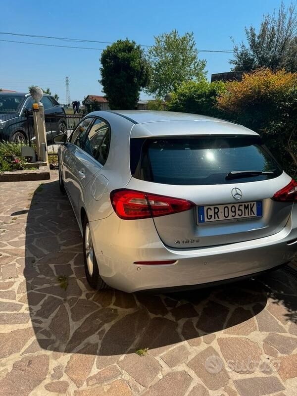 Usata Mercedes A180 116 CV (85 kW) 2019 Grigio Utilitaria