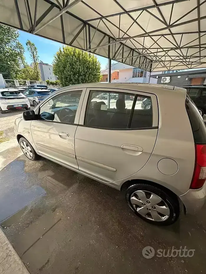 Usata Kia Picanto Light 65 CV (47 kW) 2004 Grigio Utilitaria