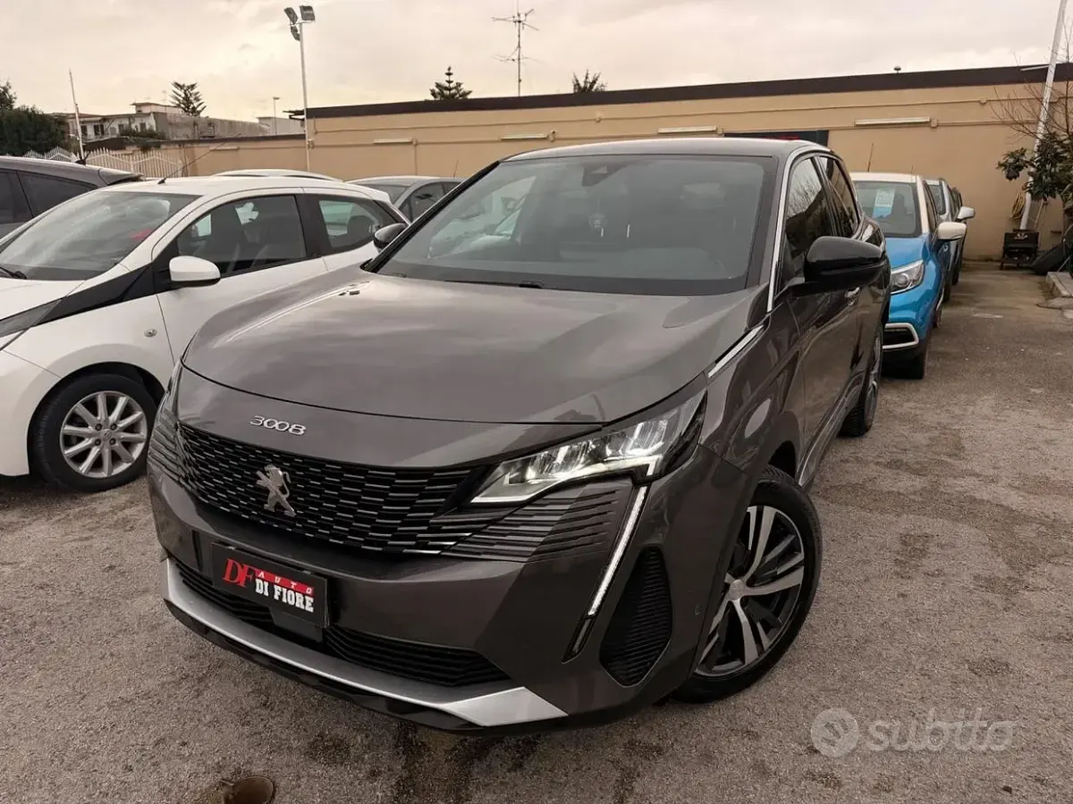 Usata Peugeot 3008 Allure 131 CV (96 kW) 2023 Grigio SUV