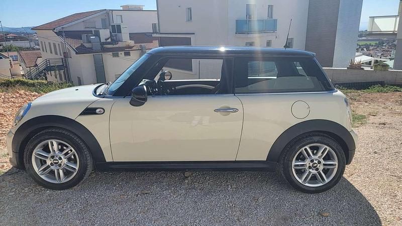 Usata Mini Cooper D 111 CV (81 kW) 2010 Utilitaria