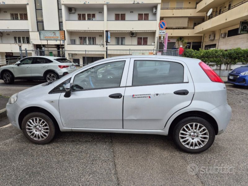 Usata Fiat Punto Street 77 CV (56 kW) 2015 Grigio Utilitaria