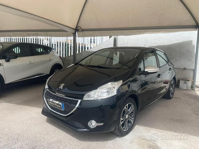 Usata Peugeot 208 Allure 68 CV (50 kW) 2014 Nero Utilitaria
