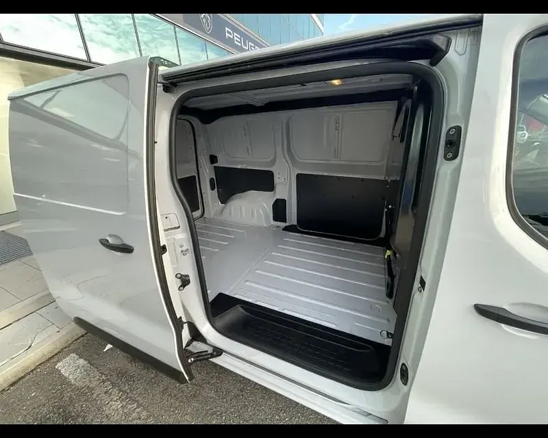 Usata Opel Vivaro Enjoy 102 CV (75 kW) 2024 Rosso Monovolume