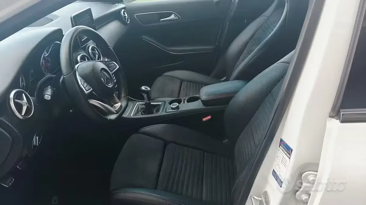 Usata Mercedes A200 AMG line 136 CV (100 kW) 2018 Bianco Berlina