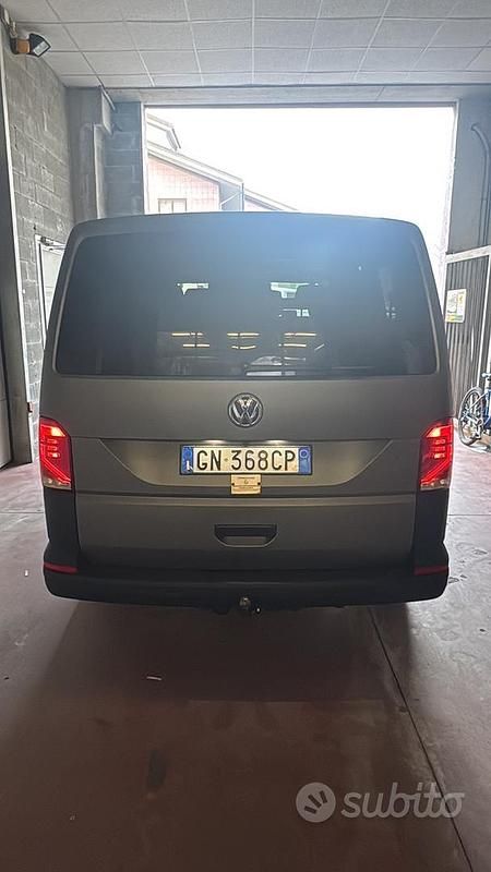 Usata VW Caravelle 150 CV (110 kW) 2023 Giallo Monovolume