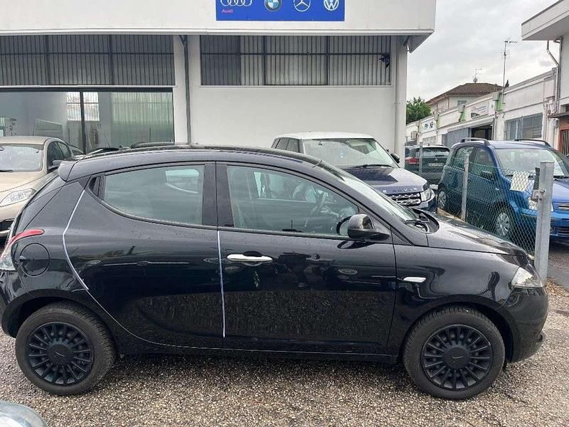 Usata Lancia Ypsilon Gold 69 CV (50 kW) 2022 Nero Utilitaria